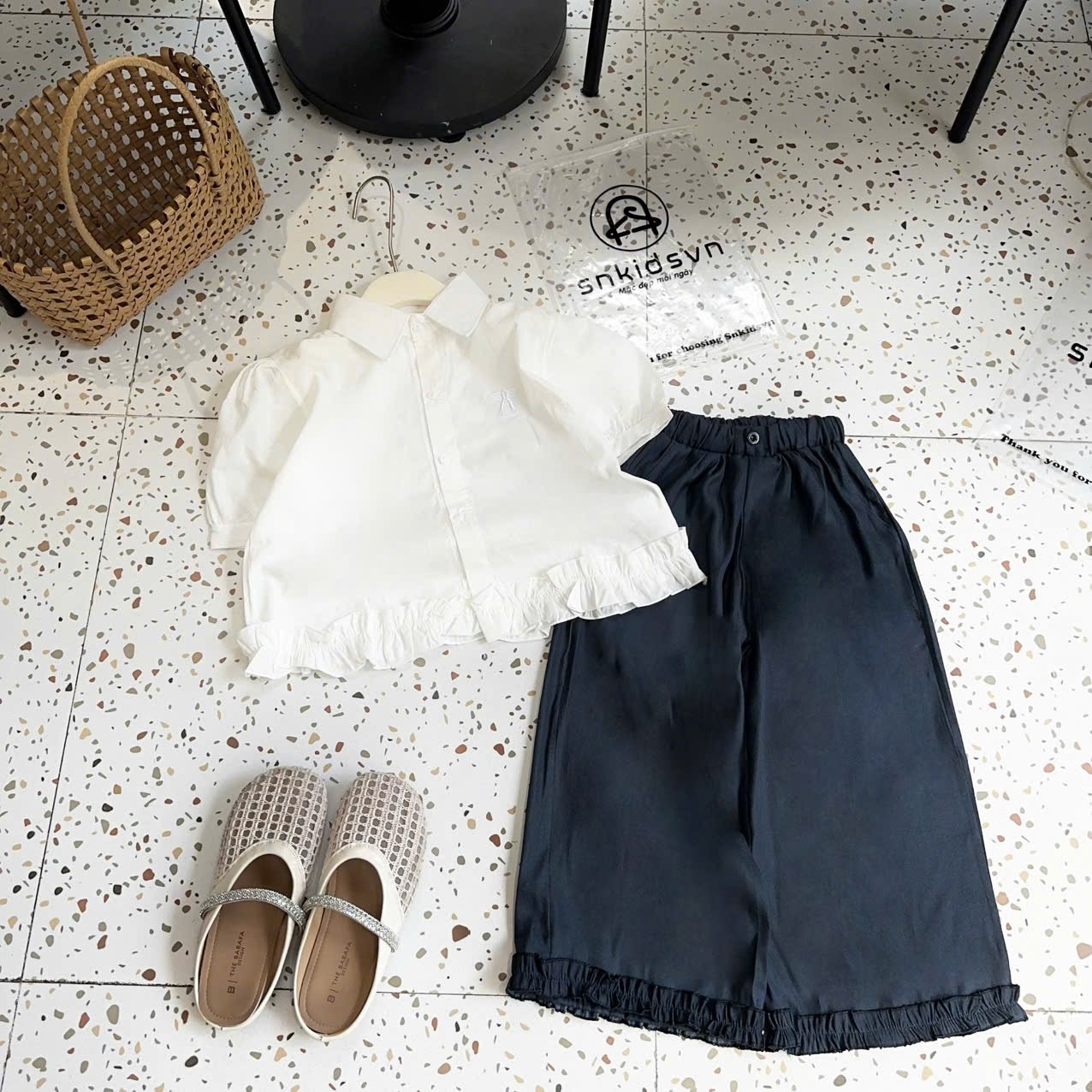 Sét áo sơ mi bèo quần xuông xanh than bé gái