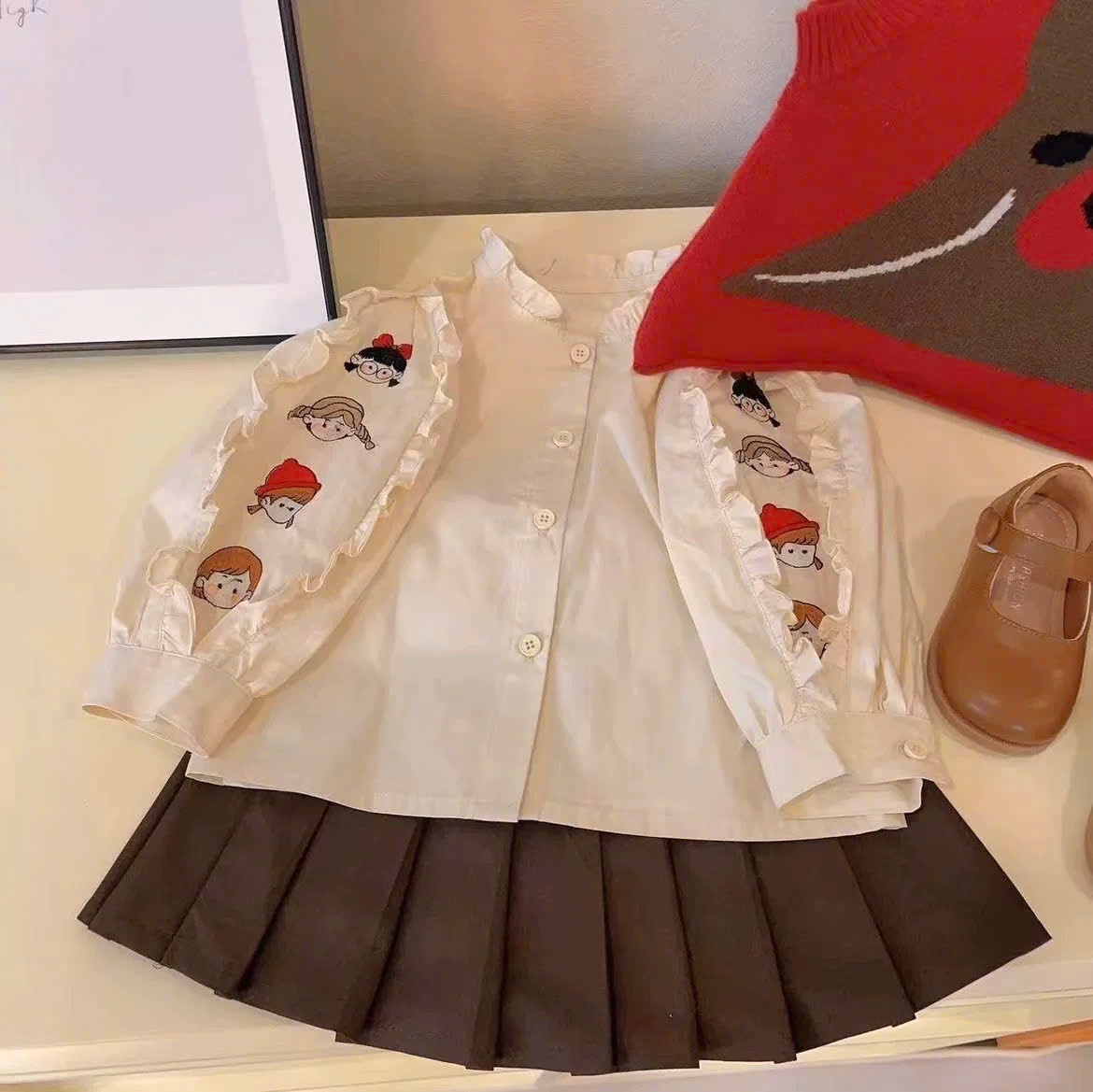 Sét sơ mi hình tay áo cv dập ly nâu bé gái