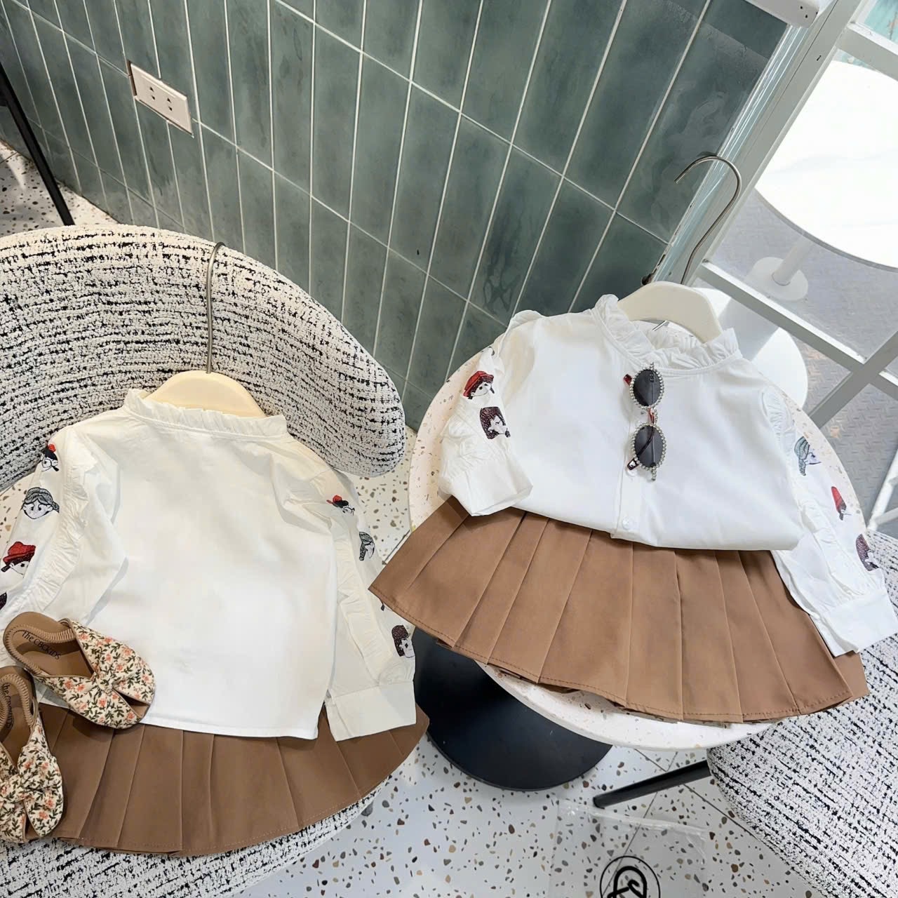 Sét sơ mi hình tay áo cv dập ly nâu bé gái