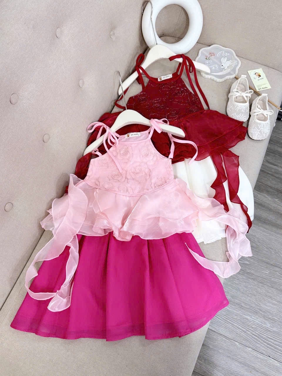 Sét áo yếm 2 dây tua rua trung thu cv xoè bé gái