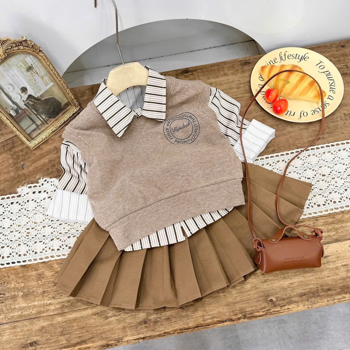Sét bộ 3 chi tiết gile nâu cv dập ly bé gái
