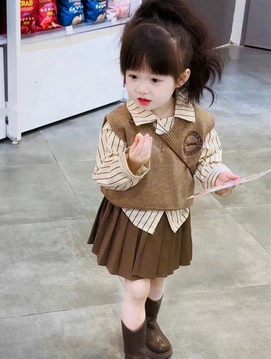 Sét bộ 3 chi tiết gile nâu cv dập ly bé gái