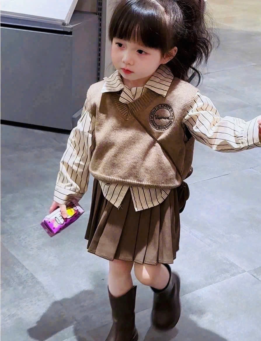 Sét bộ 3 chi tiết gile nâu cv dập ly bé gái