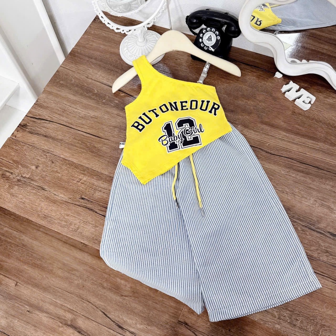 Sét áo vàng dây vai quần sọc xuông