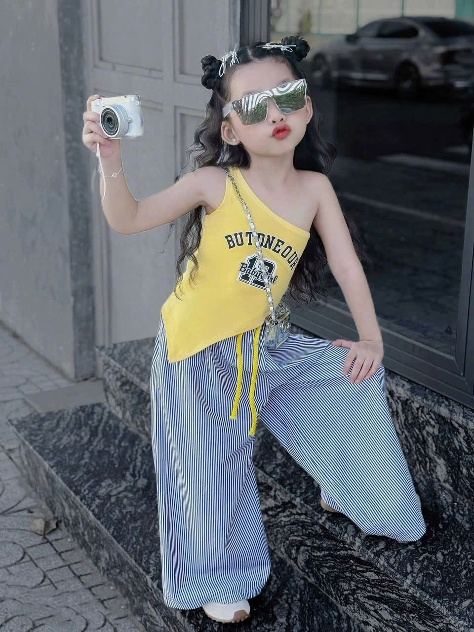 Sét áo vàng dây vai quần sọc xuông