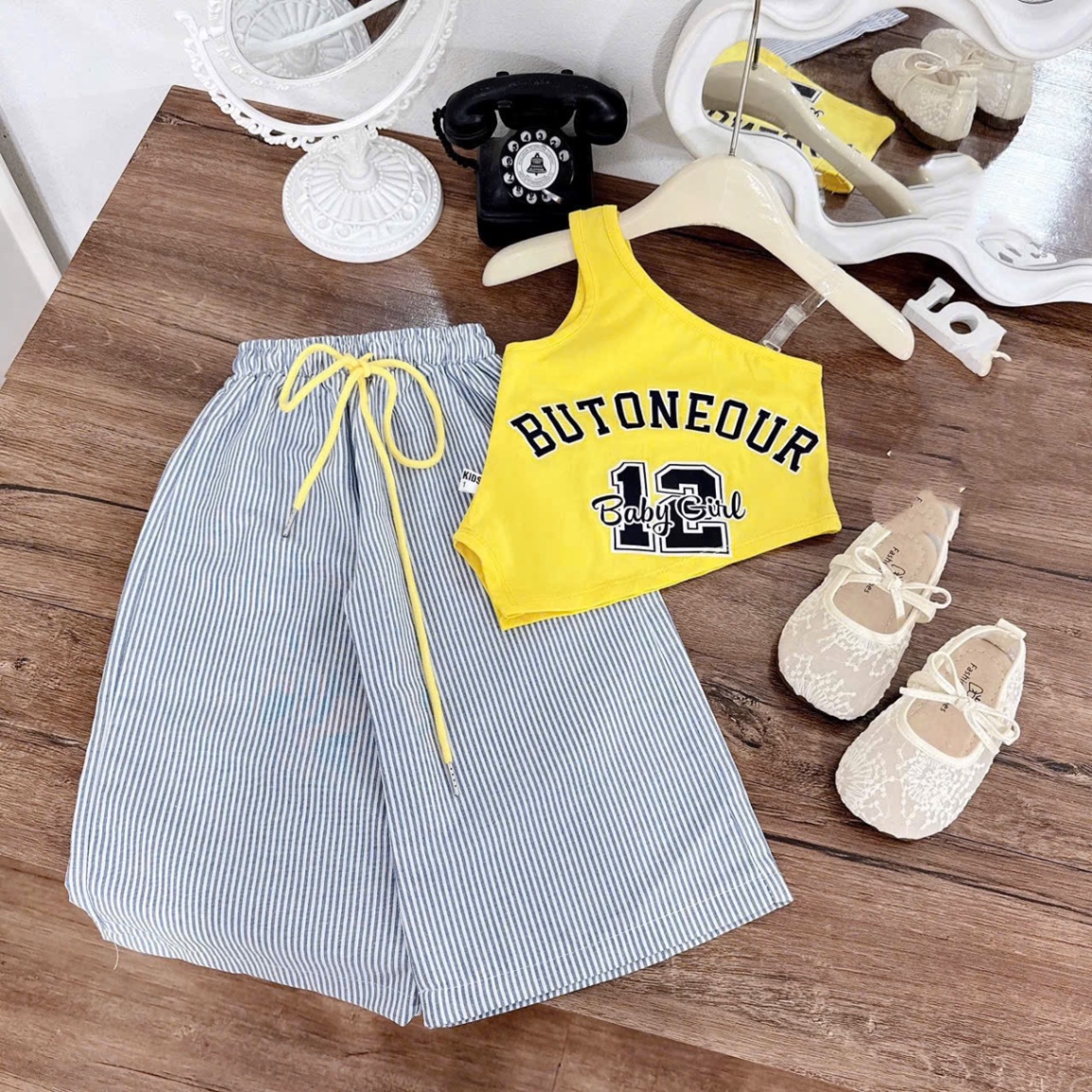 Sét áo vàng dây vai quần sọc xuông