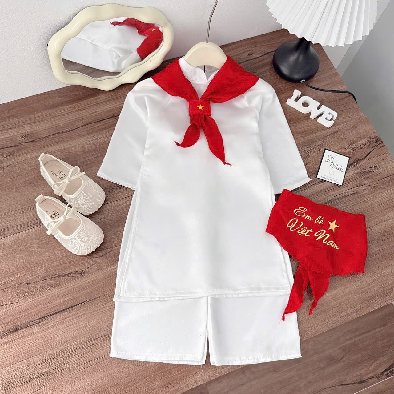 Sét áo dài trắng khăn quàng đỏ bé gái