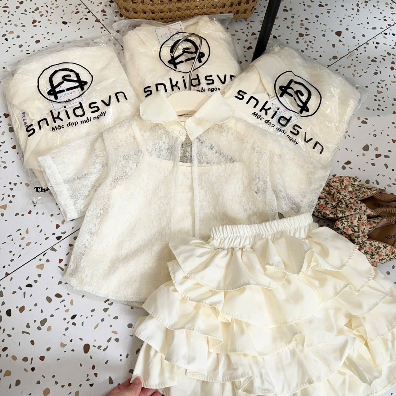 Sét ren sn 3 chi tiết bé gái