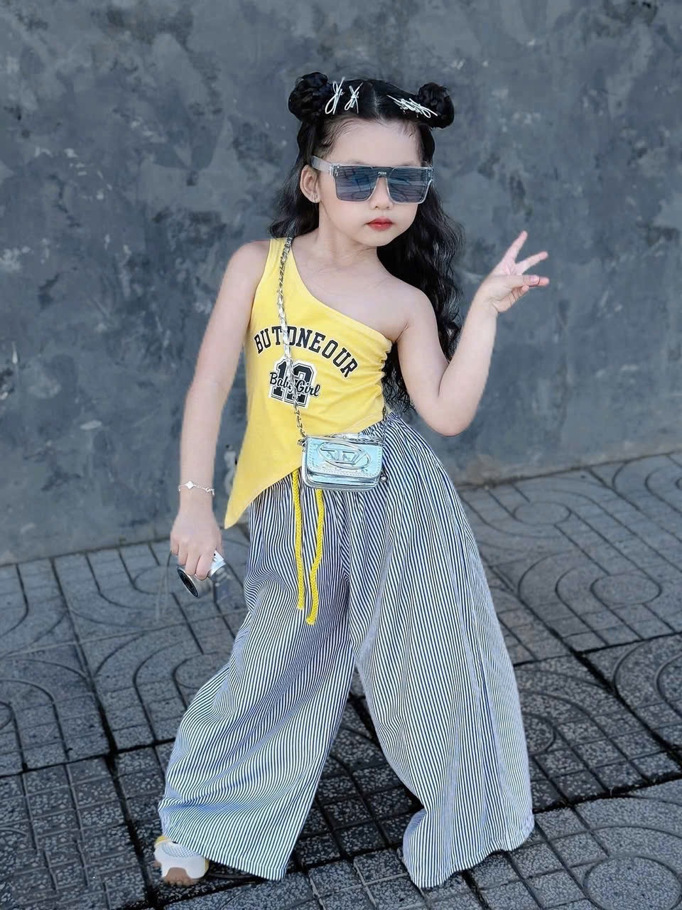Sét áo vàng dây vai quần sọc xuông