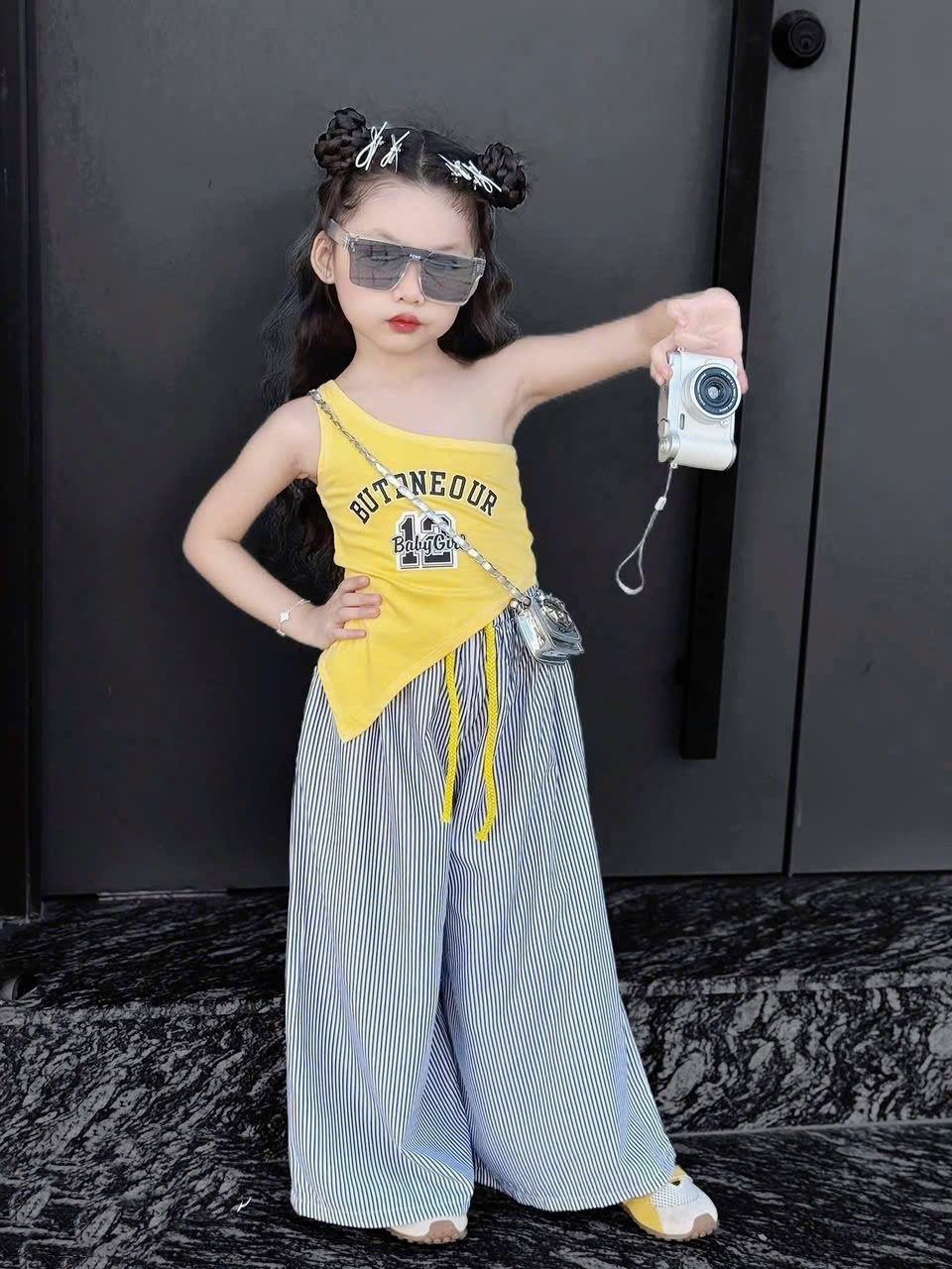 Sét áo vàng dây vai quần sọc xuông