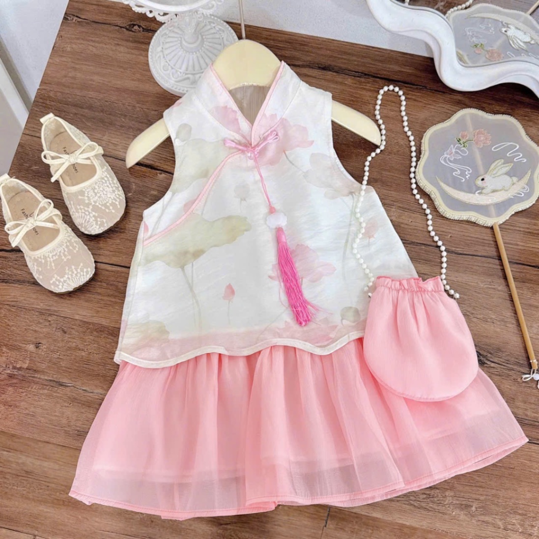 Sét váy hoa sen cổ tàu kèm túi bé gái