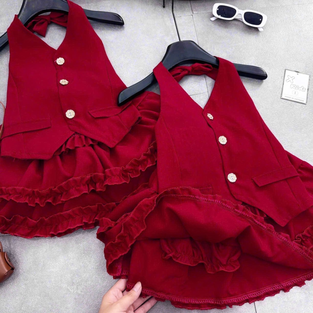 Sét yếm đỏ cv bèo bé gái
