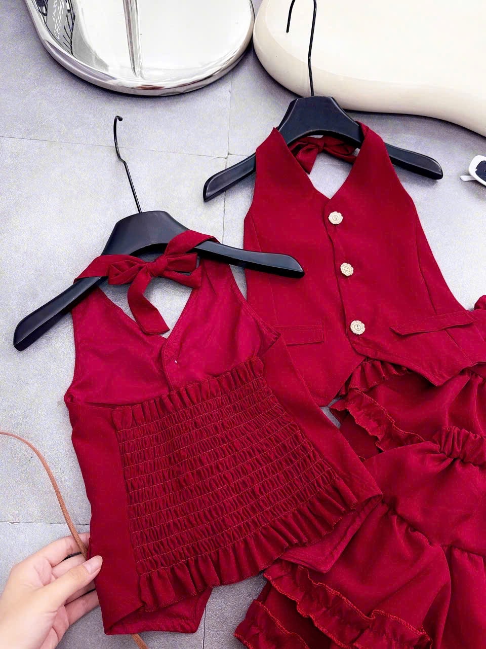 Sét yếm đỏ cv bèo bé gái
