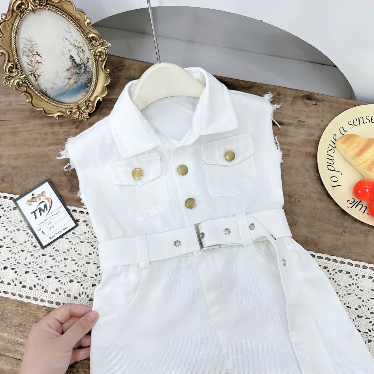 Sét váy kaki trắng đai eo bé gái