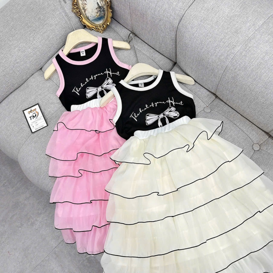 Sét váy hình nơ phối thân tầng tơ óng bé gái