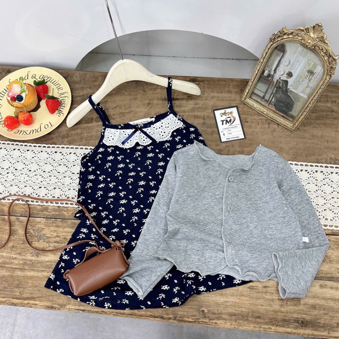 Sét 2 chi tiết váy hoa kè áo ngoài bé gái tm