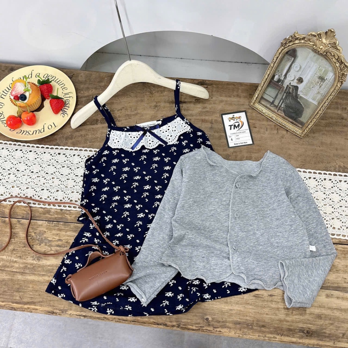 Sét 2 chi tiết váy hoa kè áo ngoài bé gái tm