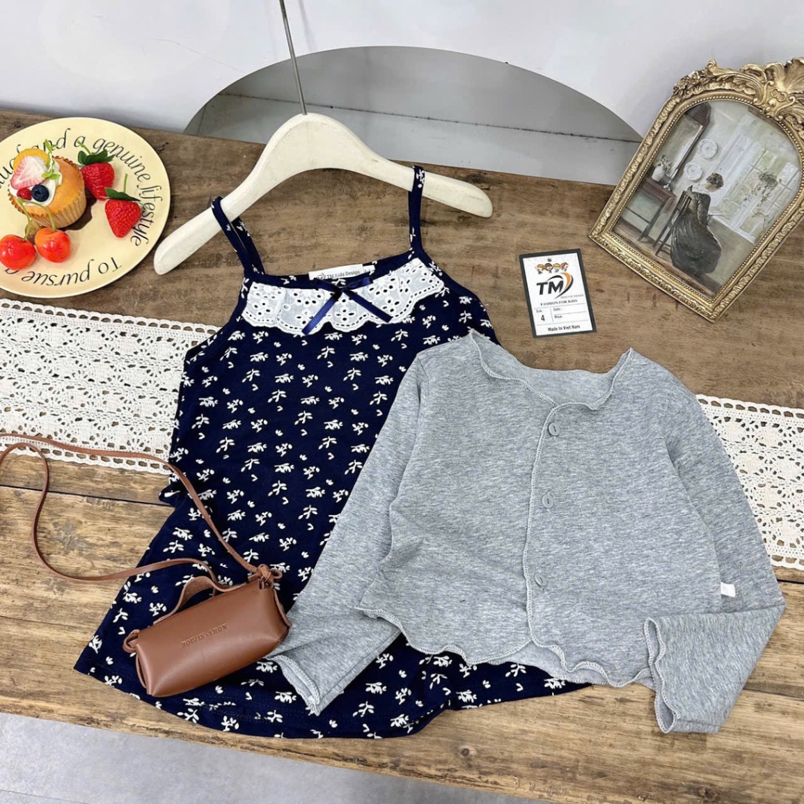 Sét 2 chi tiết váy hoa kè áo ngoài bé gái tm