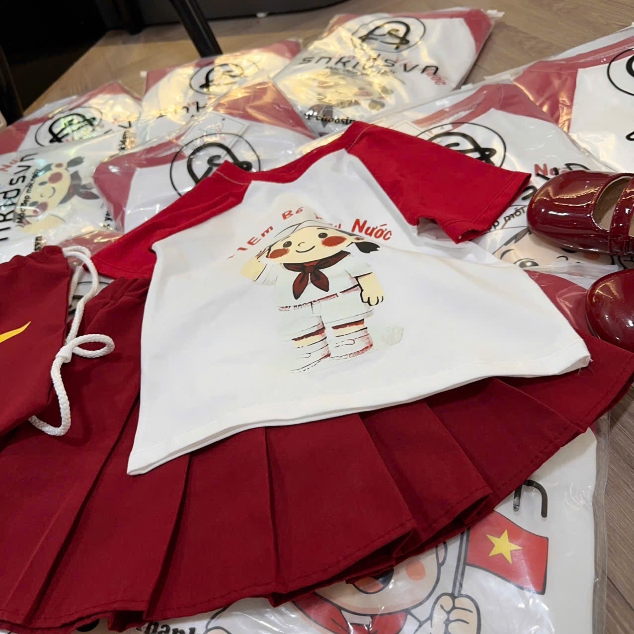 Sét 3 chi tiết em bé yêu nc cho bé trai gái