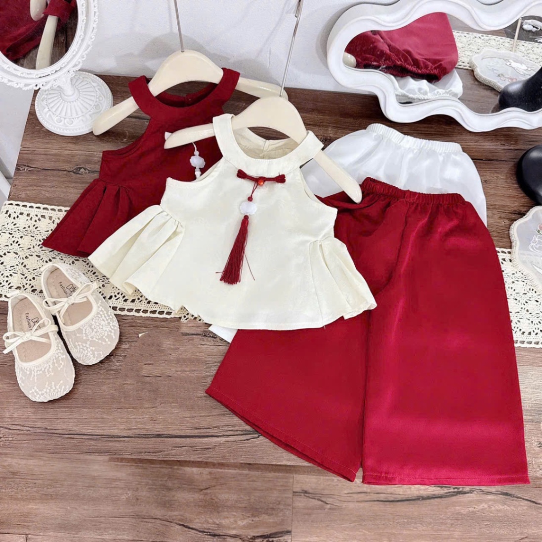 ( chốt theo áo) Sét bộ cổ yếm dây ngọc quần xuông bé gái