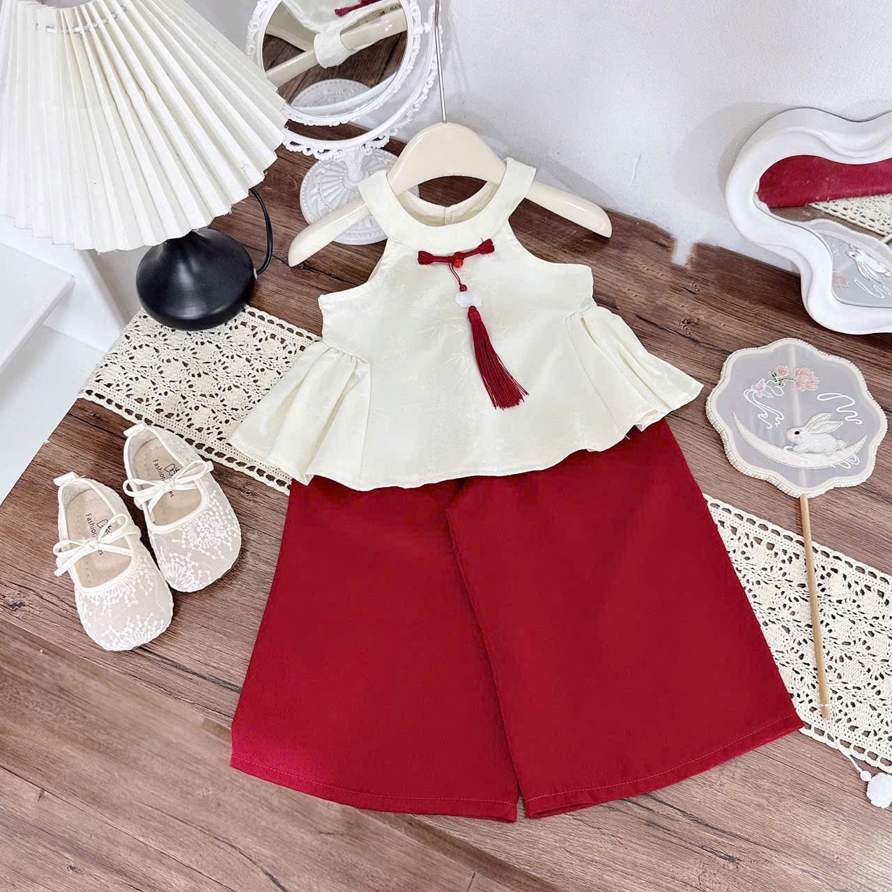 ( chốt theo áo) Sét bộ cổ yếm dây ngọc quần xuông bé gái