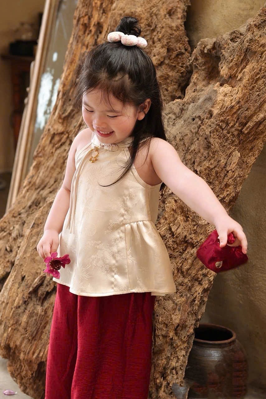 ( chốt theo áo) Sét bộ cổ yếm dây ngọc quần xuông bé gái