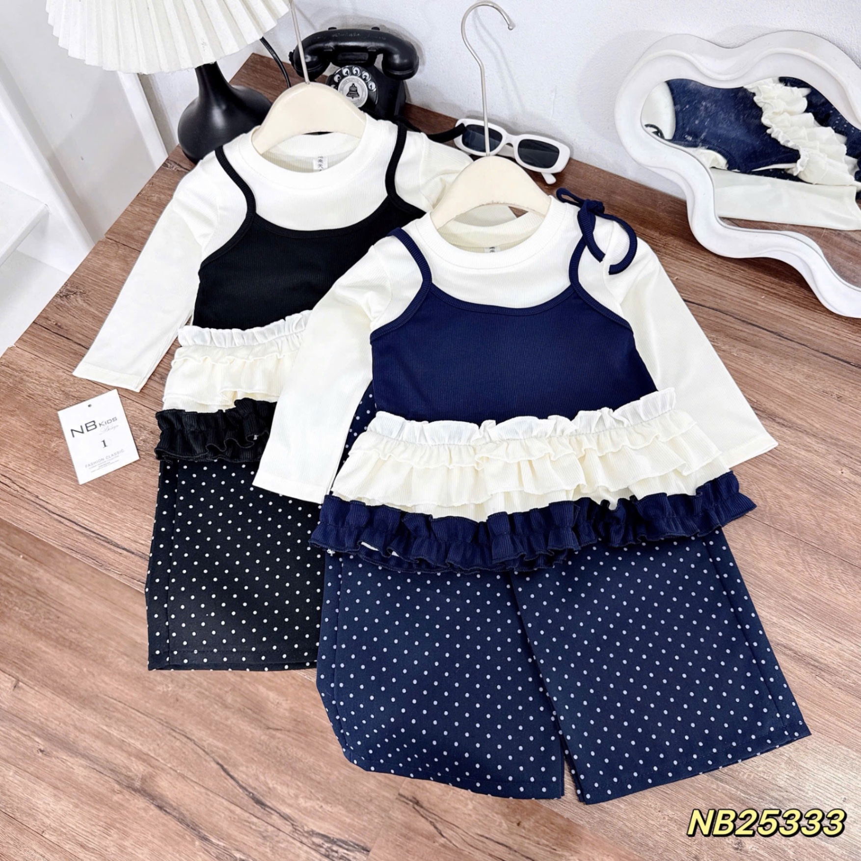 Sét áo phối dây buộc quần bi xuông bé gái 2 màu