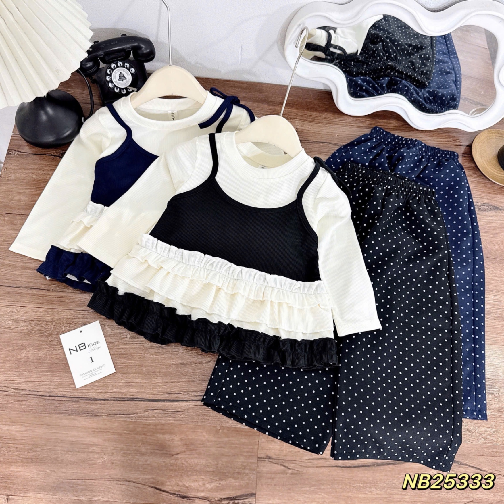 Sét áo phối dây buộc quần bi xuông bé gái 2 màu