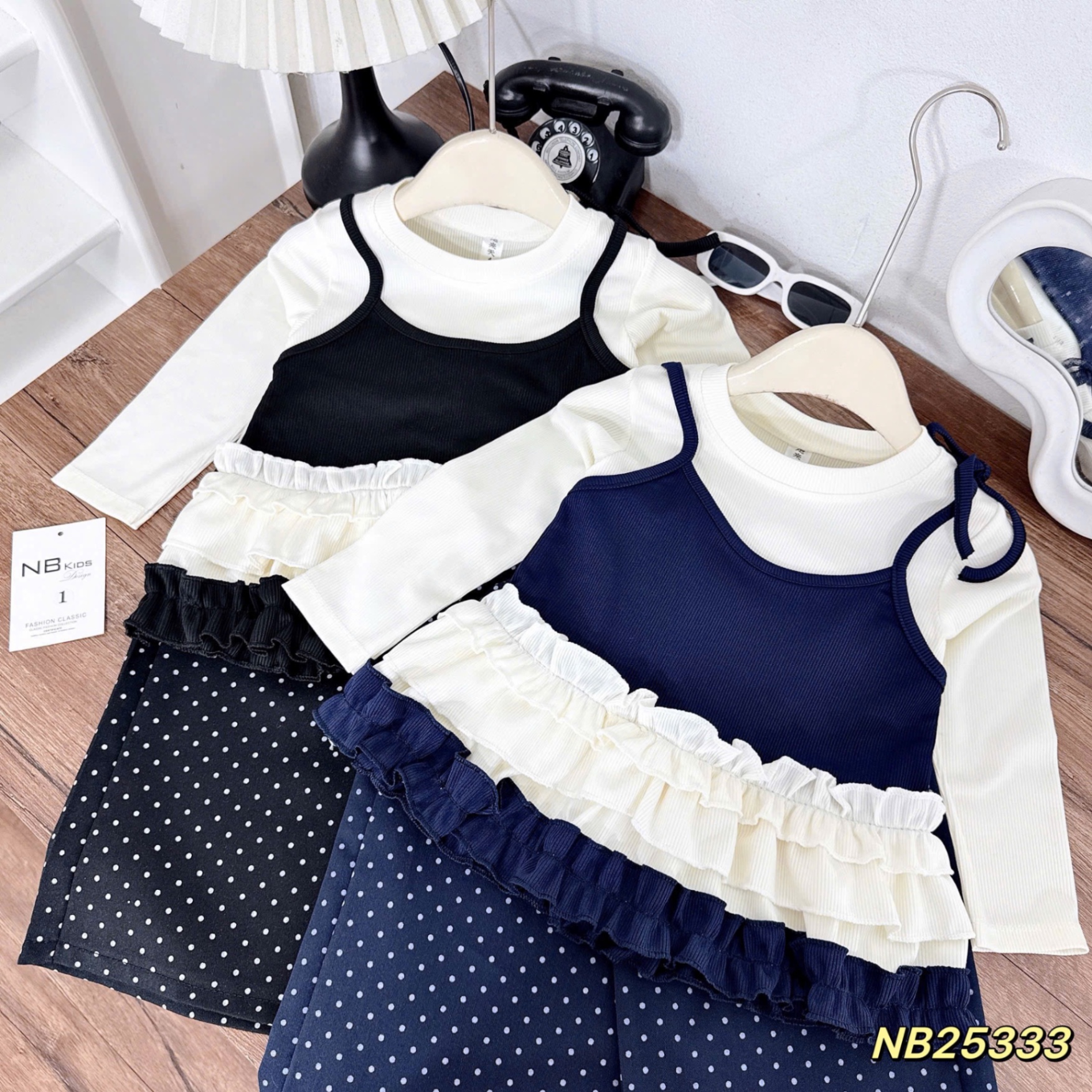 Sét áo phối dây buộc quần bi xuông bé gái 2 màu