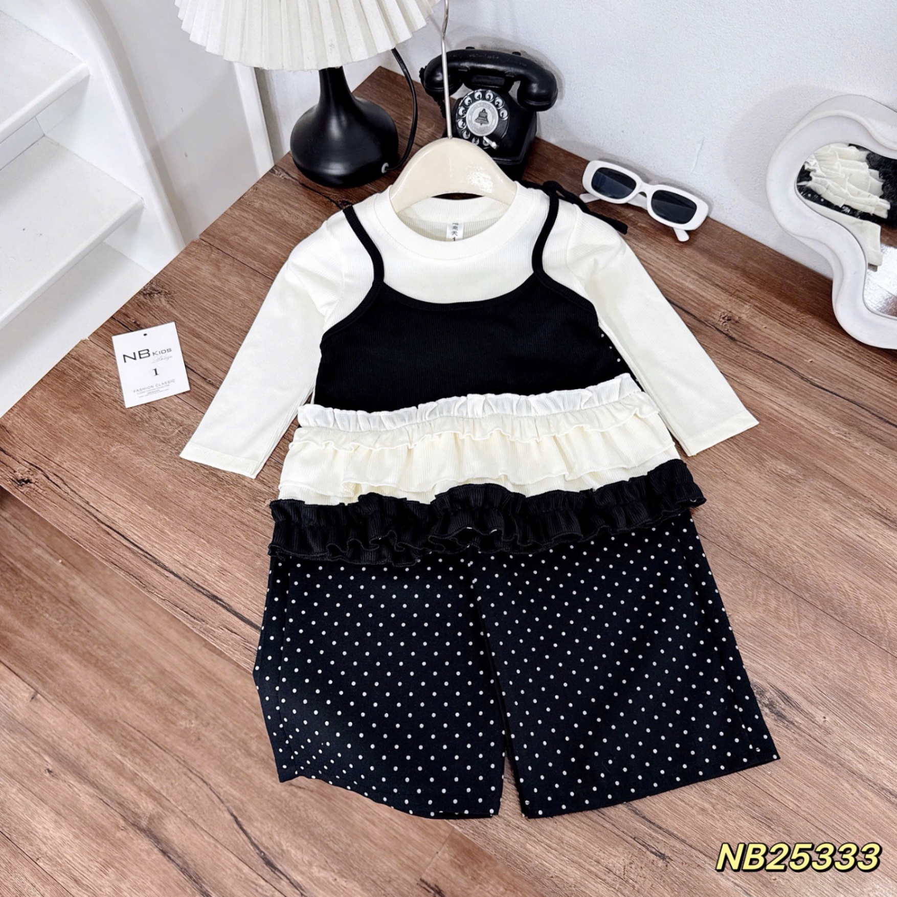 Sét áo phối dây buộc quần bi xuông bé gái 2 màu