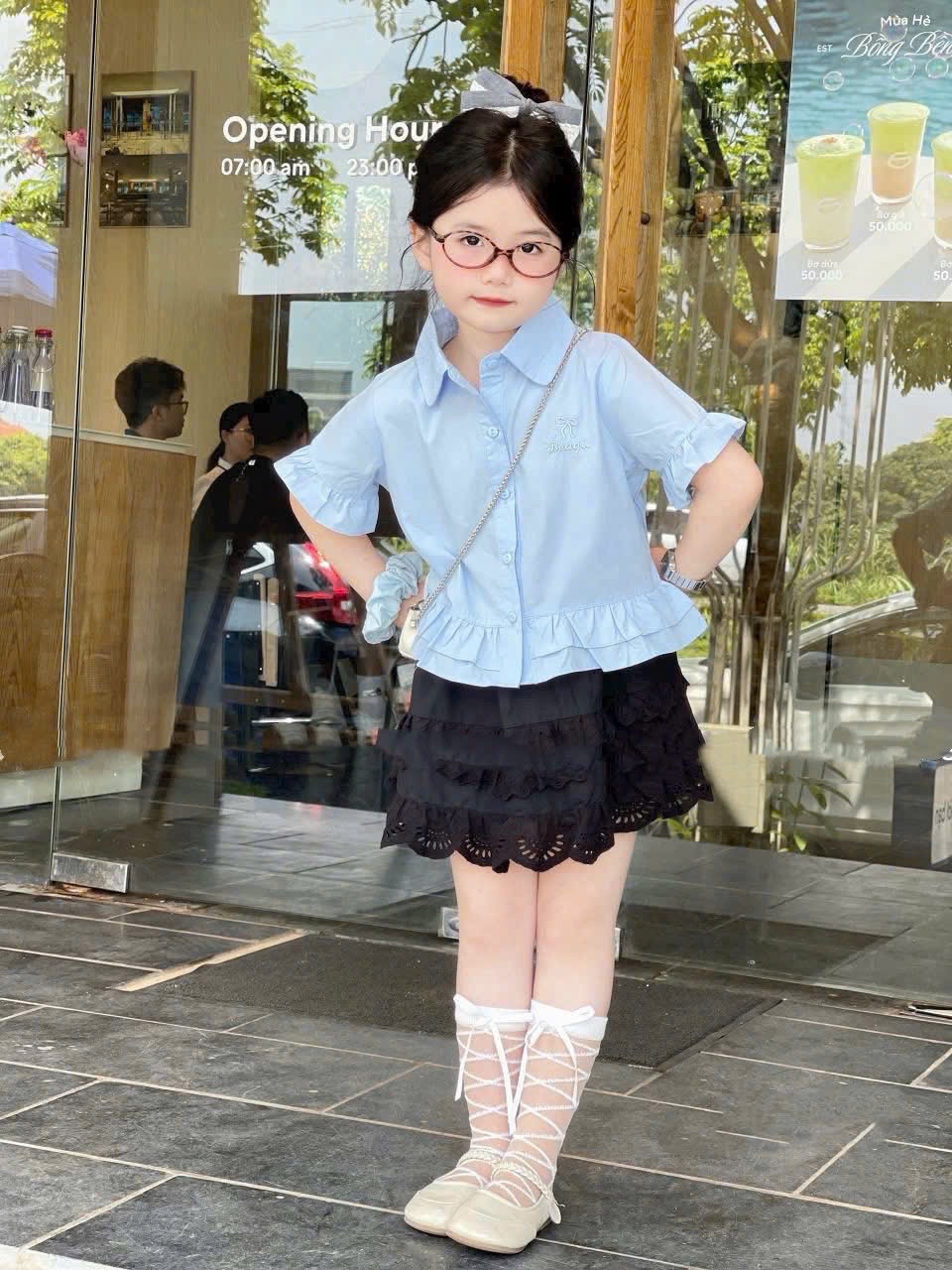 Áo sơ mi cổ sen thân bèo bé gái