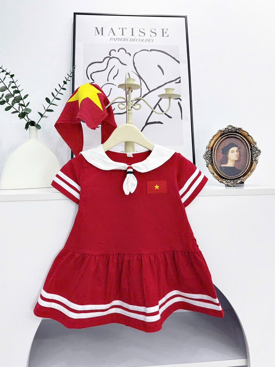 Váy đỏ kèm khăn hải quân bé gái