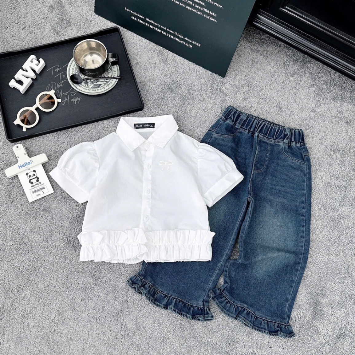Sét áo sơ mi trắng quần bò xuông cho bé kh
