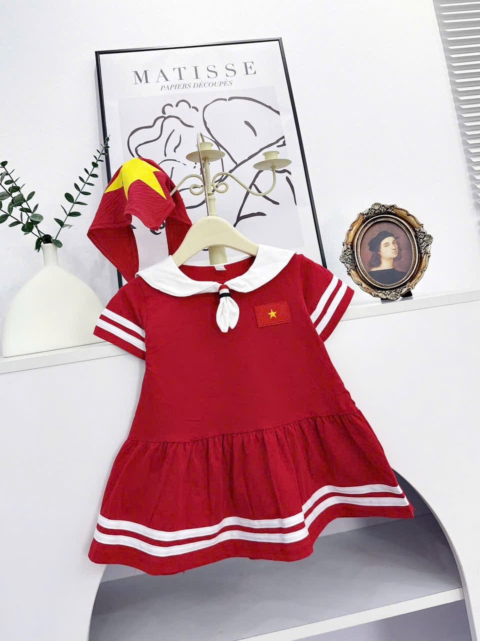 Váy đỏ kèm khăn hải quân bé gái