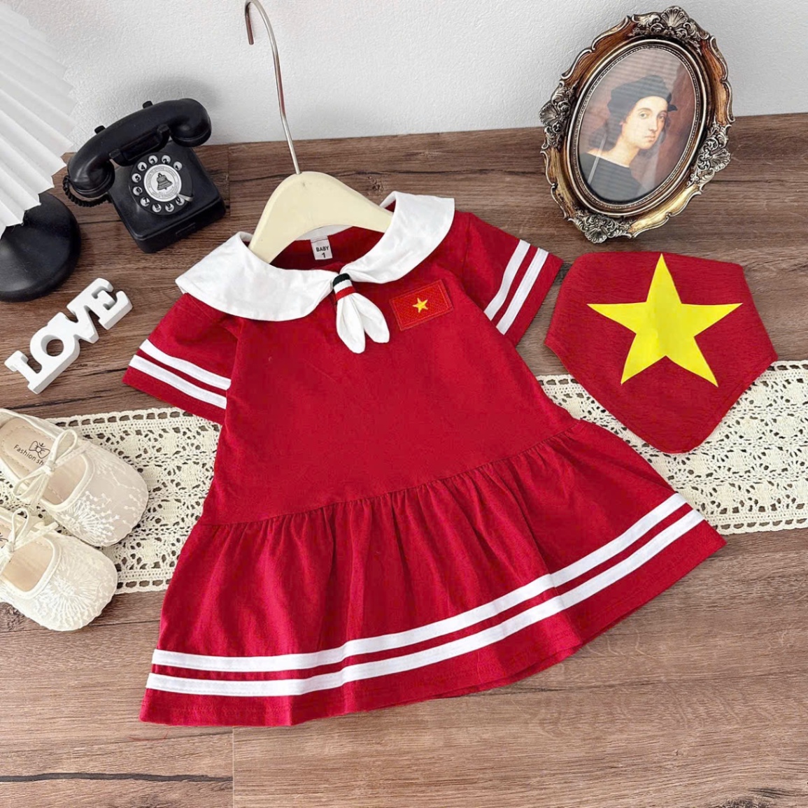Váy đỏ kèm khăn hải quân bé gái