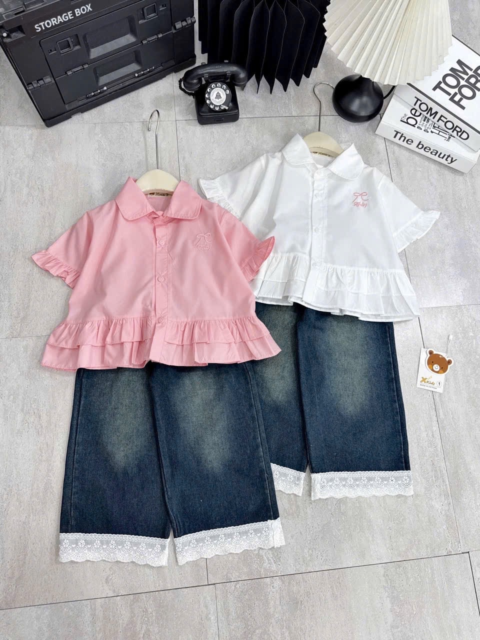 Sét áo sơ mi hồng trắng quần bò phối ren xk bé gái