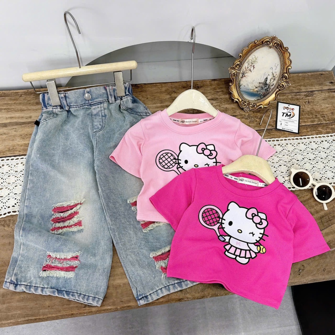 Sét áo croptop kitty hồng quần bò bé gái