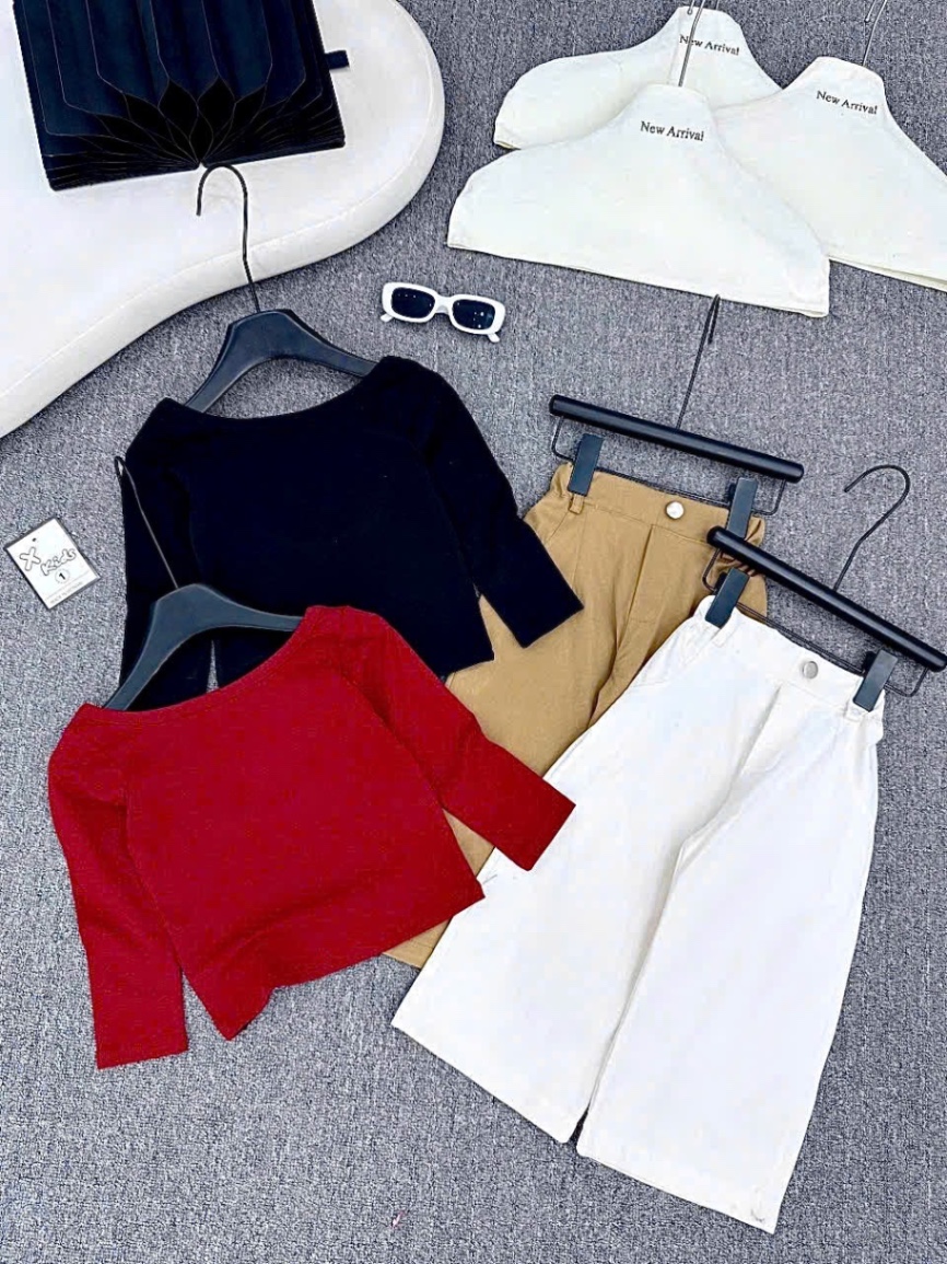 Sét áo hở lưng quần ống xuông bé gái