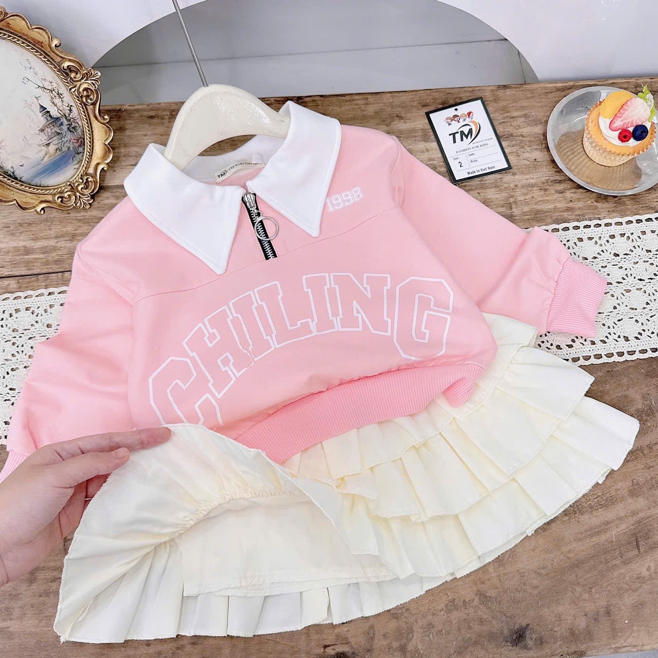 Sét áo nỉ hồng cv tầng kem bé gái