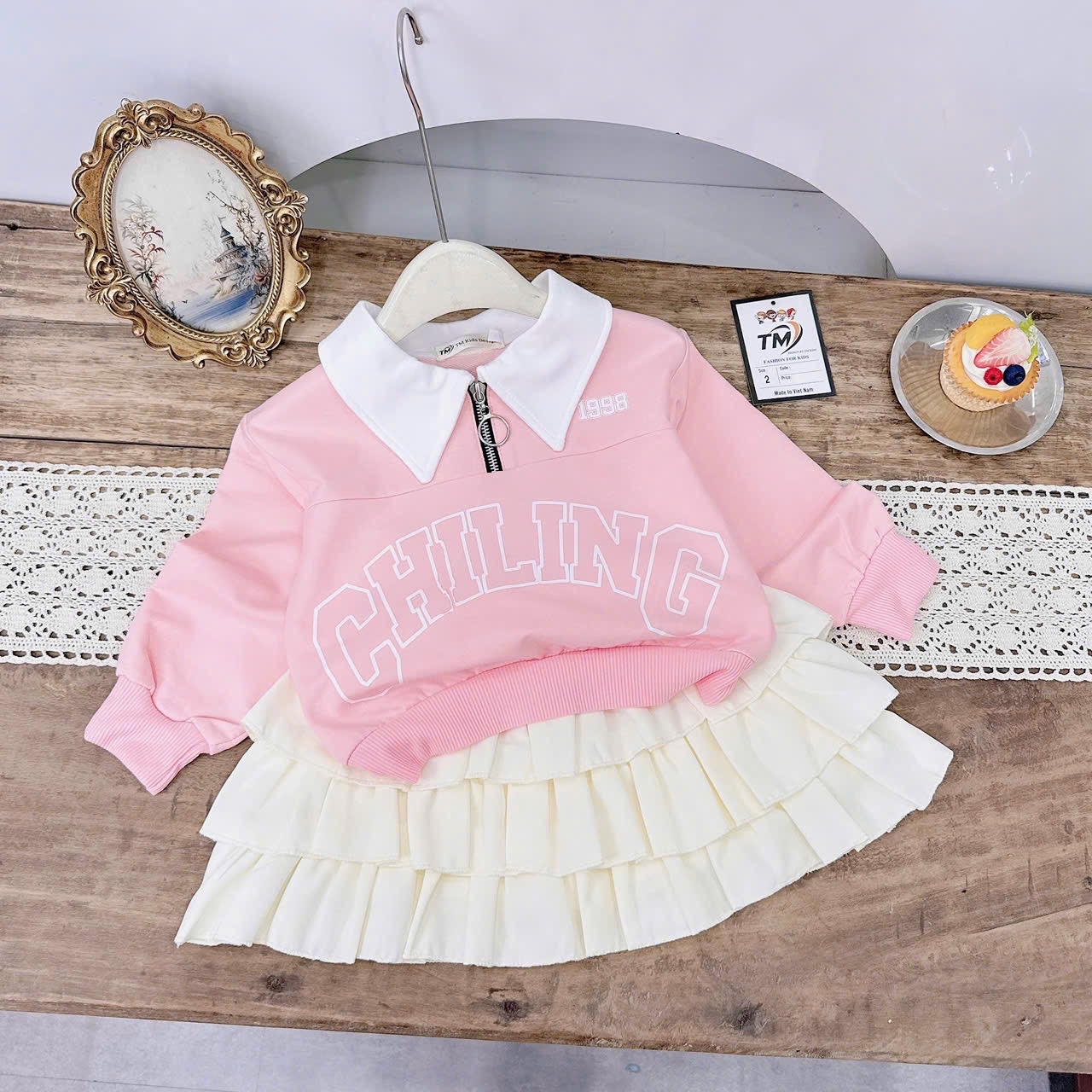 Sét áo nỉ hồng cv tầng kem bé gái