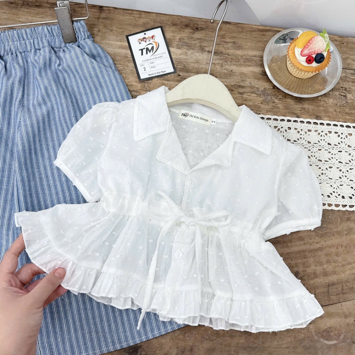 Sét áo trắng dây eo quần xuông sọc kẻ bé gái
