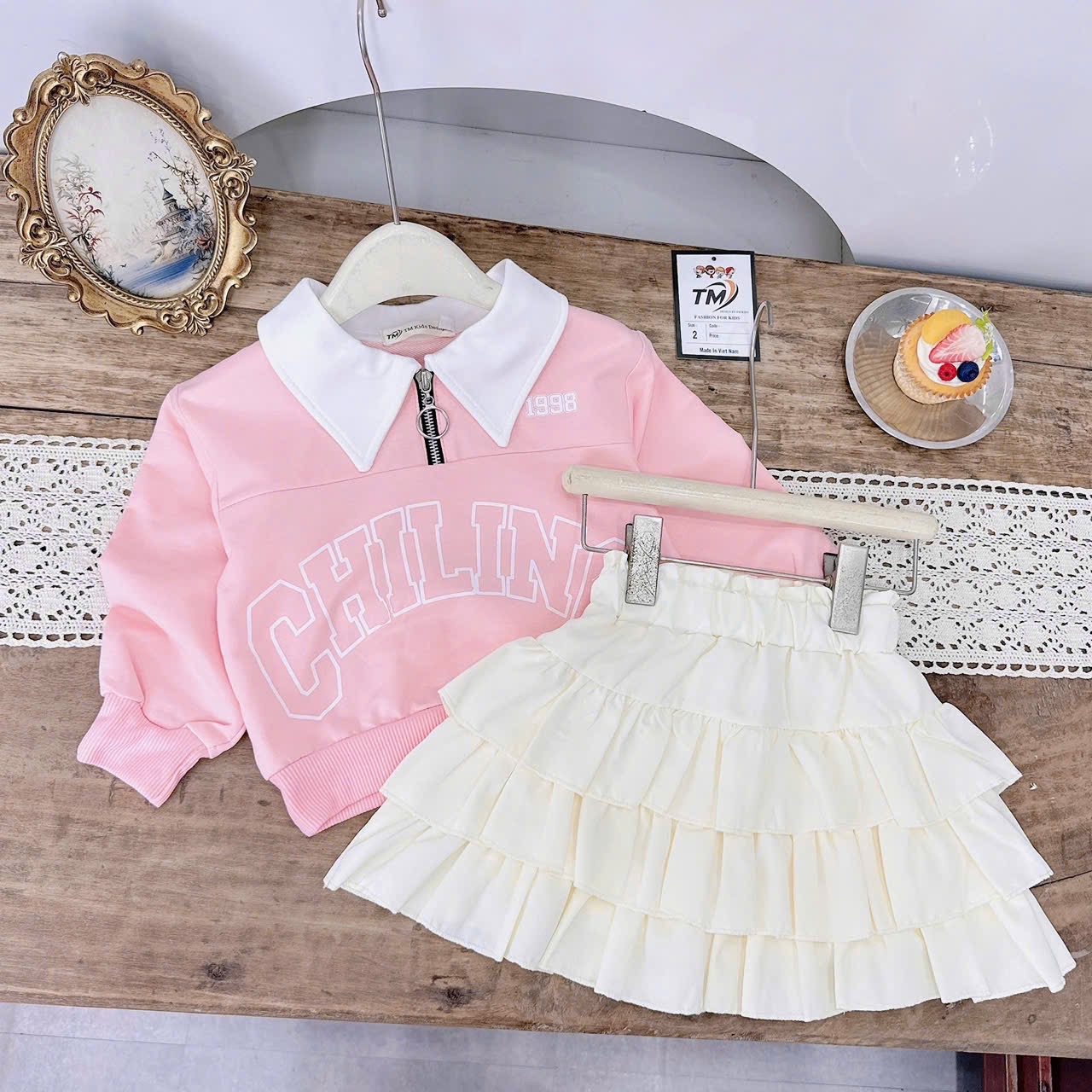 Sét áo nỉ hồng cv tầng kem bé gái