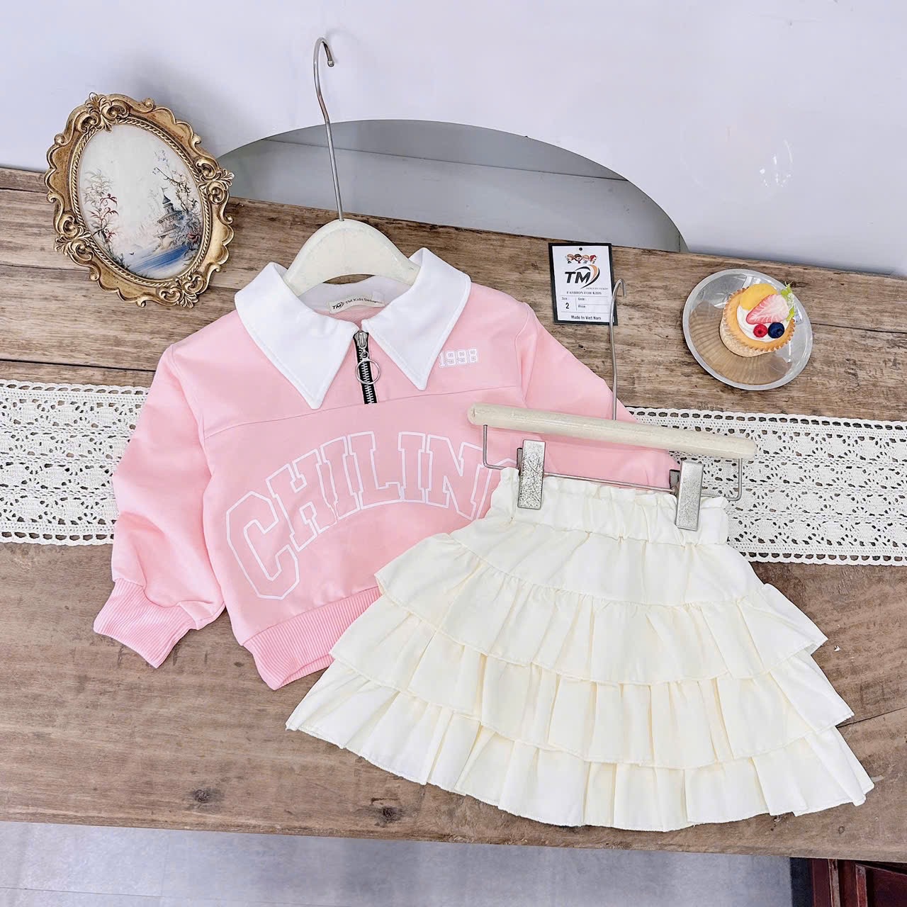 Sét áo nỉ hồng cv tầng kem bé gái