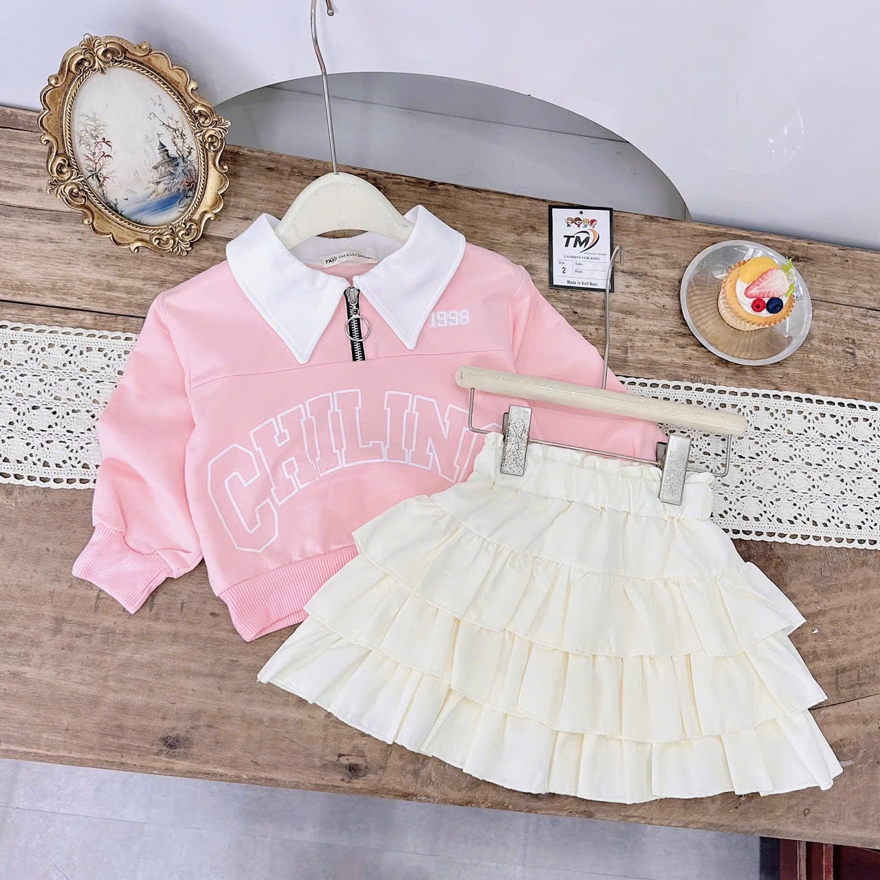 Sét áo nỉ hồng cv tầng kem bé gái