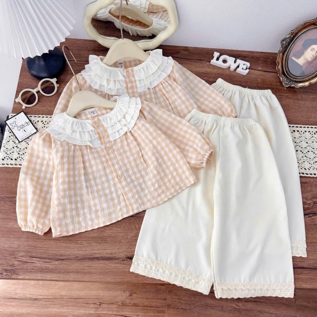 Sét áo kẻ caro cổ bèo quần xuông bé gái