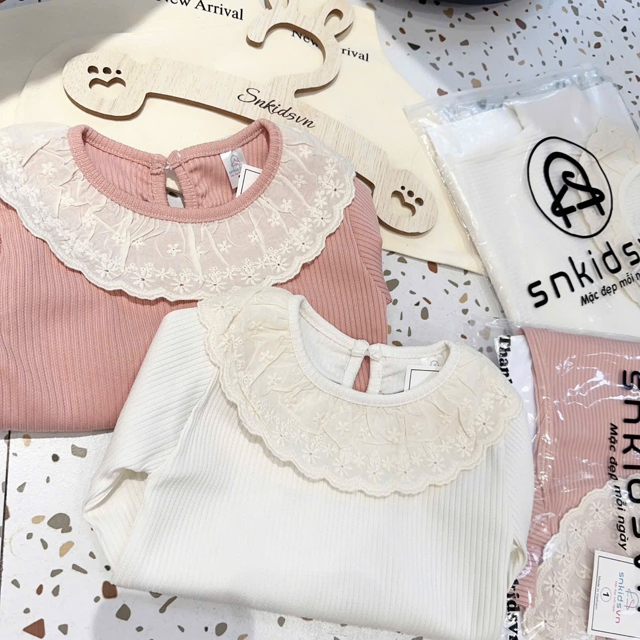 Sét 2 áo cổ ren hồng kem sn bé gái