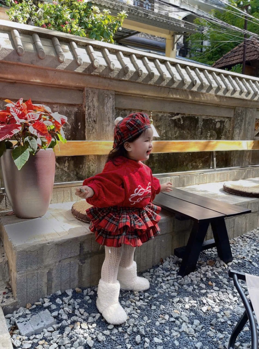 Sét bộ áo nỉ đỏ cv kẻ caro kèm mũ cho bé gái