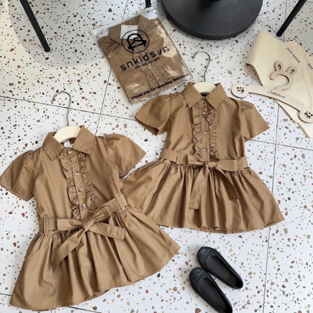 Váy nâu đai eo bé gái