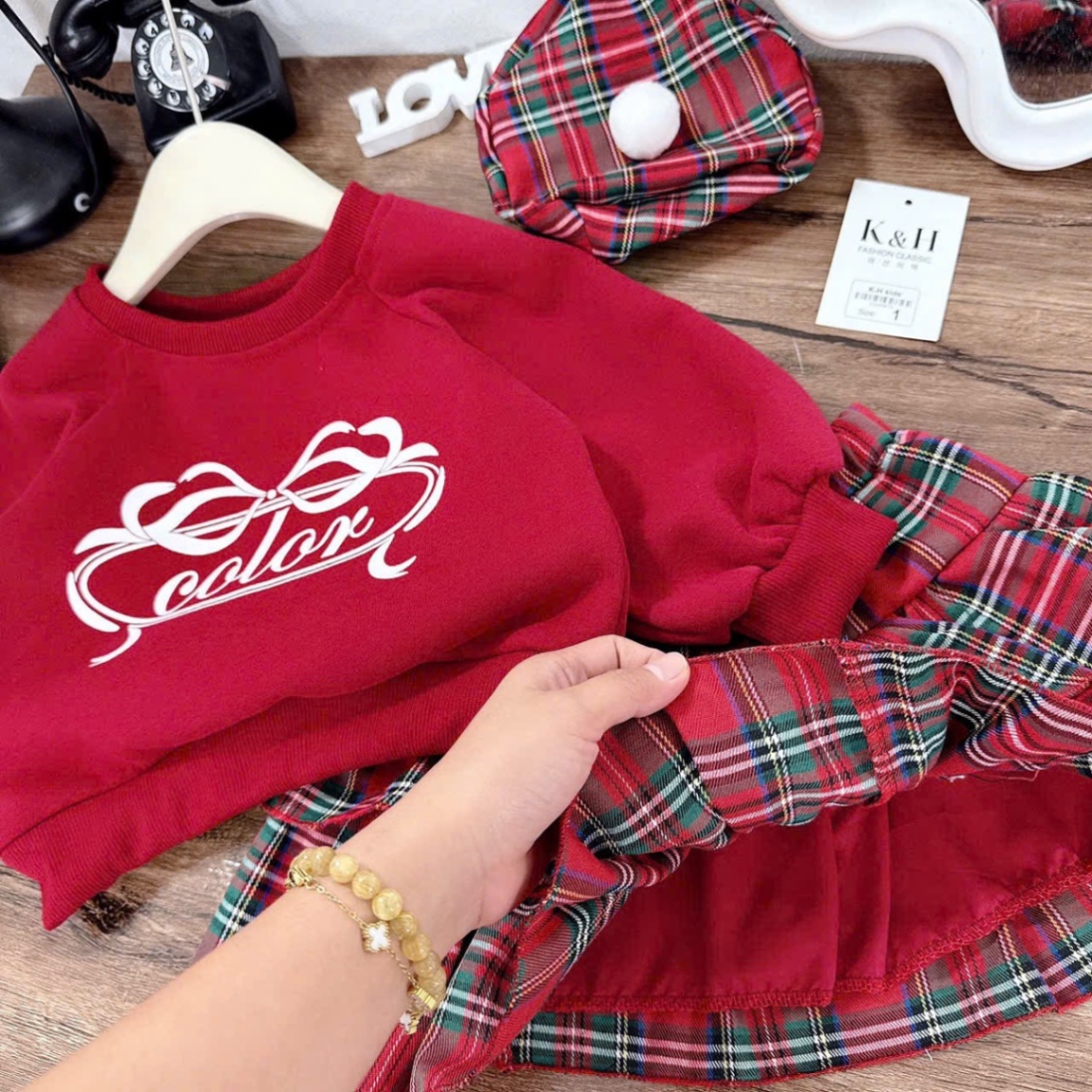 Sét bộ áo nỉ đỏ cv kẻ caro kèm mũ cho bé gái