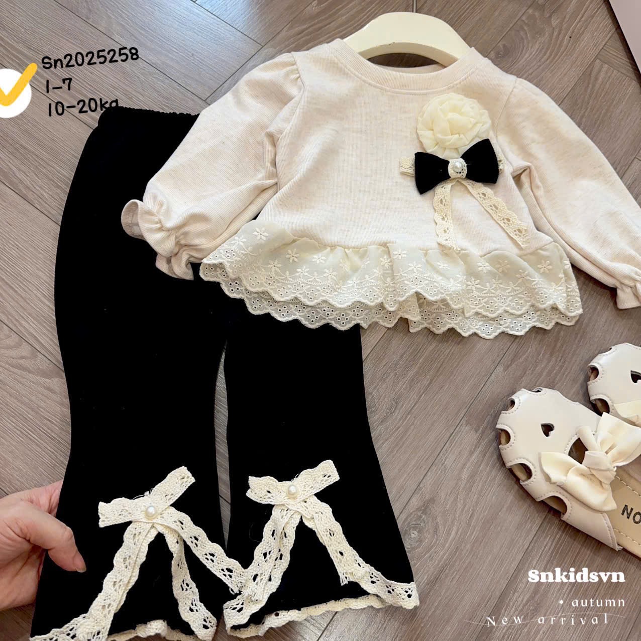 Sét bộ tăm thỏ cài bông quần loe xẻ cho bé gái